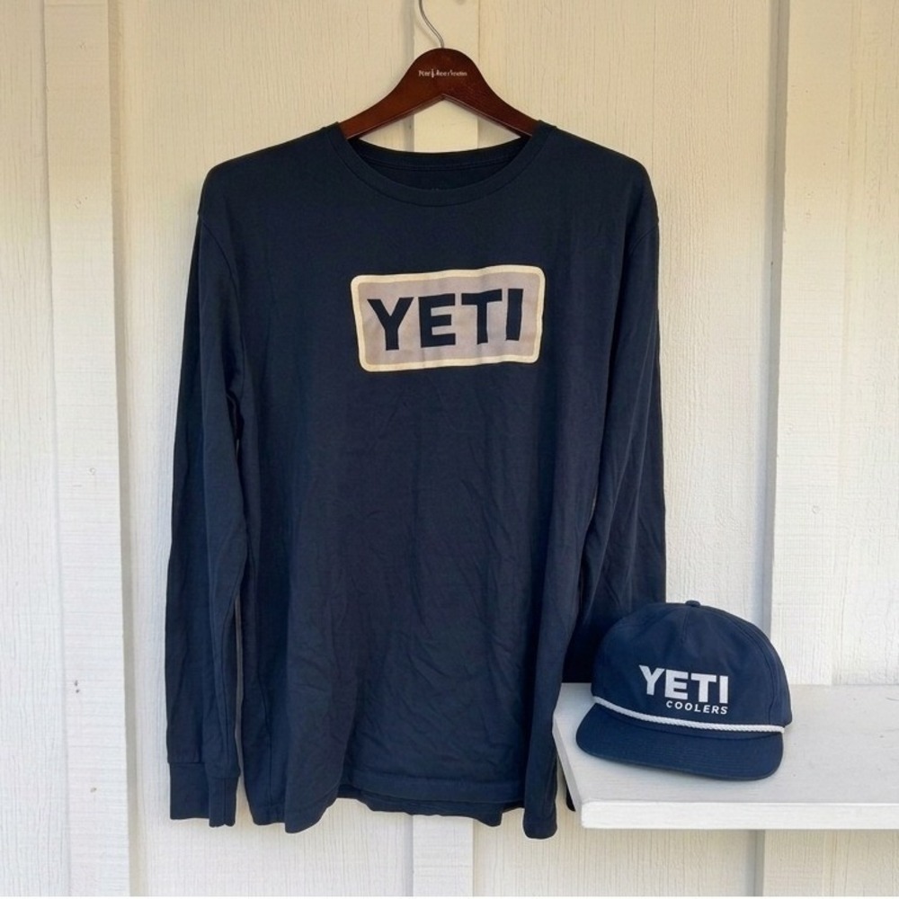 Yeti Screened Logo Blue Mens shirt sz XL and Hat